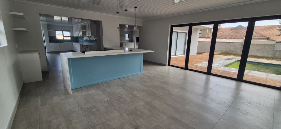 5 Bedroom Property for Sale in Myburgh Park Western Cape
